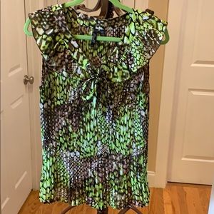 Almost new colorful, super cute top.